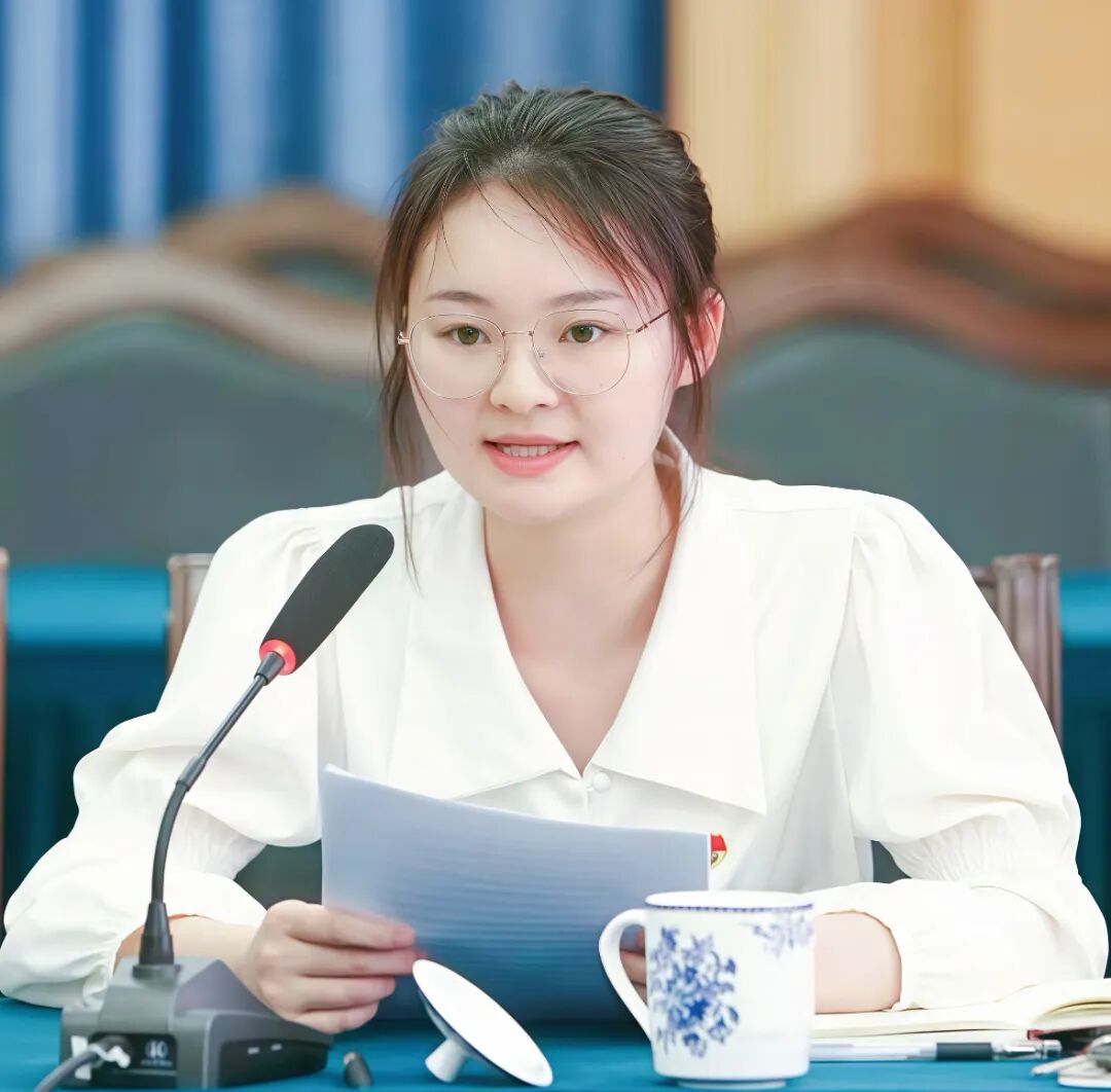 邹佳图片.jpg